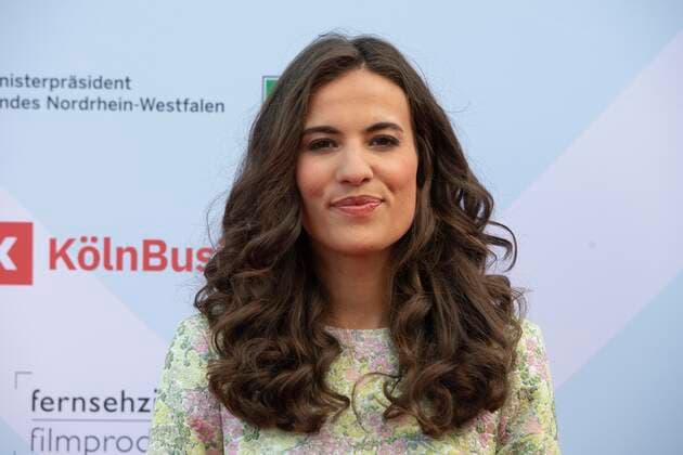 Mona AMEZIANE, presenter, red carpet, red carpet show, Grimme Online Awards 2022 ceremony on 23 06 2022 at Flora Koeln,