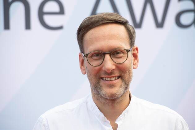 Simon BEECK, presenter, red carpet, red carpet show, presentation of the Grimme Online Awards 2022 on 23 06 2022 in the Flora Koeln,