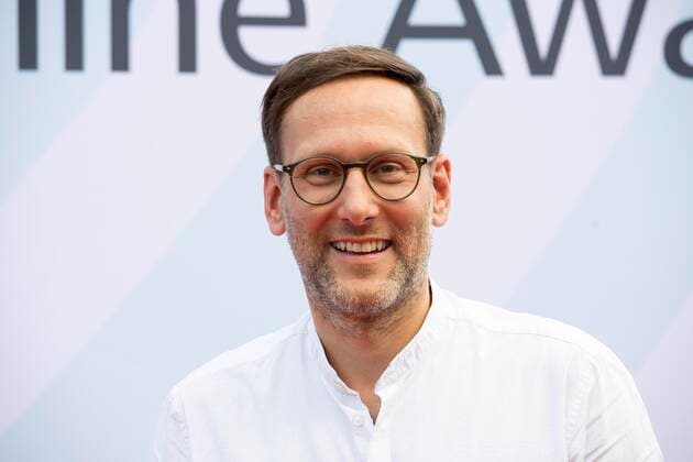 Simon BEECK, presenter, red carpet, red carpet show, presentation of the Grimme Online Awards 2022 on 23 06 2022 in the Flora Koeln,