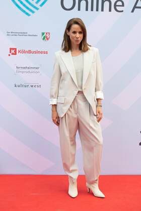Natalie AMIRI, presenter, red carpet, red carpet show, Grimme Online Awards 2022 ceremony on 23 06 2022 at Flora Koeln,