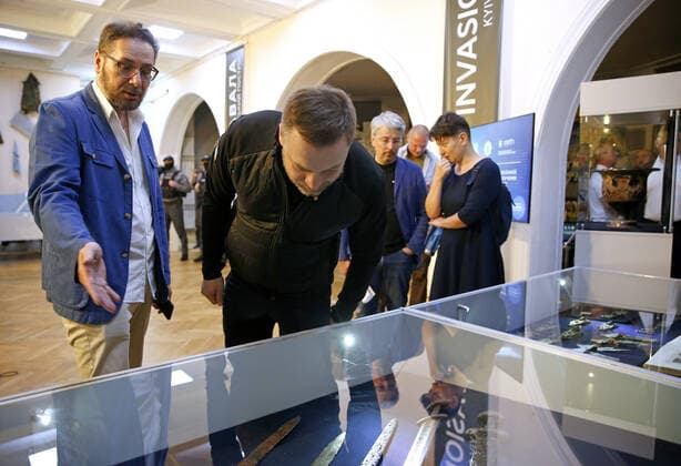 KYIV, UKRAINE - JUNE 24, 2022 - Director of the National Museum of the History of Ukraine Fedir Androshchuk (L) and Minister of Internal Affairs of Ukraine Denys Monastyrskyy look at the exhibits before a press conference at the National Museum of the History of Ukraine as the largest collection of antiquities since Ukraine s independence confiscated from ex-MP Valerii Horbatov during authorized searches is due to be returned to the state, Kyiv, capital of Ukraine. This photo cannot be distributed in the Russian Federation. Largest collection of antiquities in Ukraine?s history confiscated from ex-MP presented in Kyiv  Copyright: xRuslanxKaniukax