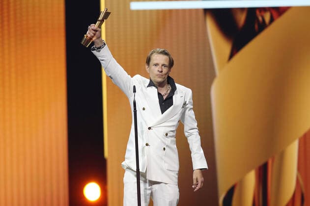 German Film Award 2022 BEST MALE SINGLE ROLE Award winner Alexander Scheer RABIYE KURNAZ AGAINST GEORGE W BUSH at the Lola German Film Award 2022 ceremony at the Palais am Funkturm in Berlin 24 06 2022 Copyright: xEventpressx