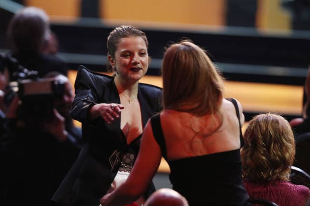 German Film Award 2022 Laudator BEST FEMALE SINGLE Ulrich Tukur and award winner Jella Haase LIEBER THOMAS at the Lola German Film Award 2022 ceremony at the Palais am Funkturm in Berlin 24 06 2022 Copyright: xEventpressx