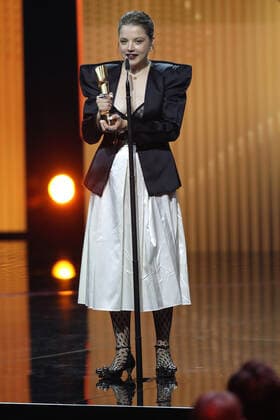 German Film Award 2022 BEST FEMALE SINGLE actress award winner Jella Haase LIEBER THOMAS at the award ceremony of the Lola German Film Award 2022 at the Palais am Funkturm in Berlin 24 06 2022 Copyright: xEventpressx