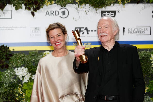 German Film Award 2022 Margarita Broich with Jürgen Jürges on the red carpet at the Lola German Film Award 2021 ceremony at the Palais am Funkturm in Messe Berlin Copyright: xEventpressxGolejewskix