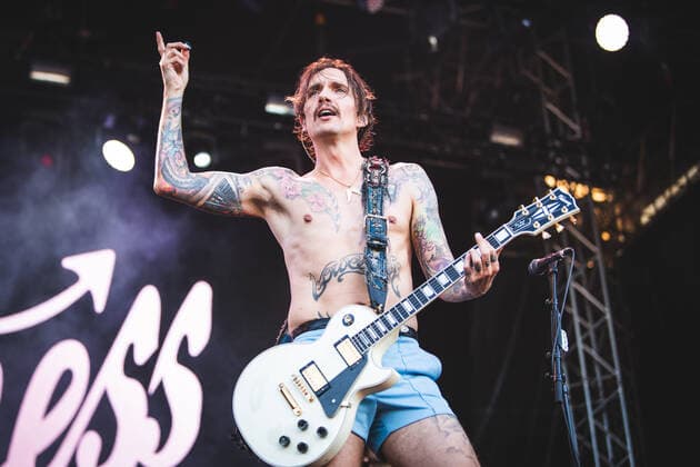 The Darkness live at Tons of Rock 2022, Oslo, Norway Oslo, Norway. 24th, June 2022. The British rock band The Darkness performs a live concert during the Norwegian music festival Tons of Rock 2022 in Oslo. Here vocalist and guitarist Justin Hawkins is seen live on stage. Oslo Norway  Copyright: xGonzalesxPhoto Jan-ErikxEriksenx
