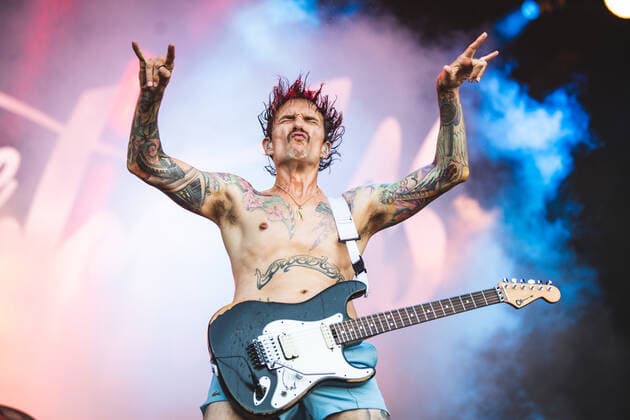 Entertainment Bilder des Tages The Darkness live at Tons of Rock 2022, Oslo, Norway Oslo, Norway. 24th, June 2022. The British rock band The Darkness performs a live concert during the Norwegian music festival Tons of Rock 2022 in Oslo. Here vocalist and guitarist Justin Hawkins is seen live on stage. Oslo Norway  Copyright: xGonzalesxPhoto Jan-ErikxEriksenx