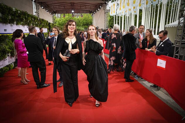 German Film Award 2022 Nora Tschirner with Karoline Herfurth German Film Award 2022 ceremony at the Palais am Funkturm in Berlin Copyright: xEventpressxFuhrx