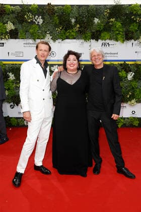 German Film Award 2022 Alexander Scheer with Meltem Kaptan and Andreas Dresen on the red carpet at the Lola German Film Award 2021 ceremony at the Palais am Funkturm in Messe Berlin Copyright: xEventpressxGolejewskix