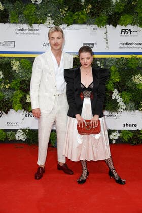 German Film Award 2022 Albrecht Schuch with Jella Haase on the red carpet at the Lola German Film Award 2021 ceremony at the Palais am Funkturm in Messe Berlin Copyright: xEventpressxGolejewskix