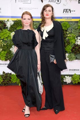 Karoline Herfurth and Nora Tschirner at the 72 German Film Awards 2022 ceremony at the Palais am Funkturm in Messe Berlin Berlin, 24 06 2022 Foto:xF.xKernx xFuturexImage