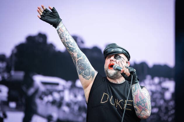 Bilder des Jahres 2022, Entertainment 06 Juni Entertainment Themen der Woche KW25 Entertainment Bilder des Tages Turbonegro live at Tons of Rock 2022, Oslo, Norway Oslo, Norway. 25th, June 2022. The Norwegian hard rock band Turbonegro performs a live concert during the Norwegian music festival Tons of Rock 2022 in Oslo. Here vocalist Tony Sylvester, also known as the Duke of Nothing, is seen live on stage. Oslo Norway  Copyright: xGonzalesxPhoto Jan-ErikxEriksenx