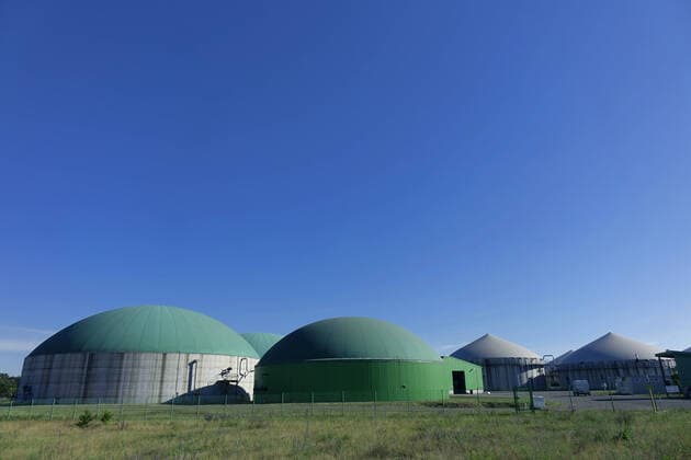 Biogasanlage in Schwedt Biogasanlage in Schwedt, 23.06.2022, Schwedt, Neuer Hafen, Brandenburg, Eine Biogas-Anlage befindet sich im Industriegebiet am Schwedter Neuen Hafen. *** Biogas plant in Schwedt Biogas plant in Schwedt, 23 06 2022, Schwedt, New Port, Brandenburg, A biogas plant is located in the industrial area at Schwedt New Port.
