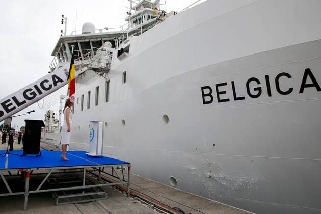 Entertainment Themen der Woche KW25 Entertainment Bilder des Tages Crown Princess Elisabeth swings a bottle of champagne to the hull of the ship during the baptism ceremony of the new research vessel RV Belgica with the Belgian Crown Princess, in Ghent. The RV Belgica will play a key role in Belgian and European marine research in the coming decades. Thanks to the new ship, marine scientists will be able to continue and expand their multi-day or multi-week expeditions in Belgian waters and beyond. The Belgian State, represented by the Federal Science Policy Office (BELSPO), owns the ship. The Royal Belgian Institute of Natural Sciences (RBINS) will be responsible for the management in collaboration with the Ministry of Defense and a private operator. This is the first official solo activity for the Belgian  NICOLASxMAETERLINCK 36631183