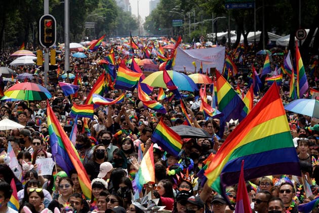 June 25, 2022, Mexico City, Mexico City, Mexico: June 25, 2022, Mexico City, Mexico: Thousands of persons attend the 44th LGBTTTIQ+ Pride March with a route from the Angel of Independence to the Zocalo a the Angel of Independence. on Jun 25, 2022 In Mexico City, Mexico. Mexico City Mexico - ZUMAe321 20220625_zia_e321_144 Copyright: xLuisxBarronx xEyepixxGroupx