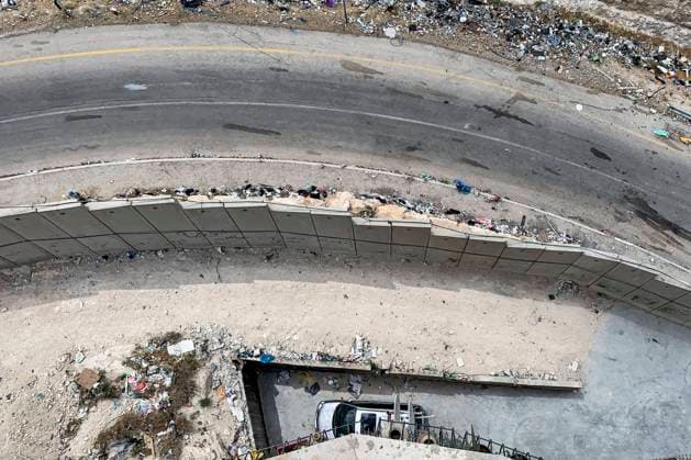 View of the Separation Barrier by Israel in Jerusalem. After suicide attacks during Second Intifada (2000-2005), Israel began the construction of a security barrier in June 2002 that prevents the free circulation from the occupied West Bank and it is known as the Apartheid Wall among palestinian people. The wall is under construction yet after 20 years, covering 600 kilometers out of the planed 720 km of length. 20th anniversary of construction of the Separation Barrier by Israel !ACHTUNG: NUR REDAKTIONELLE NUTZUNG!  Copyright: xYemelixOrtegax GRAF7818 20220626-60e84aa492e0f6cfc7bb9822404db644304010c2