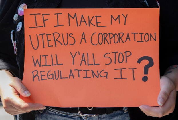 June 26, 2022, Montreal, PQ, Canada: People take part in a protest to denounce the United States Supreme Court s decision to overturn the law that provided the constitutional right to abortion for almost 50 years, in Montreal, Sunday, June 26, 2022. Montreal Canada  - ZUMAc35_ 20220626_zaf_c35_037 Copyright: xGrahamxHughesx