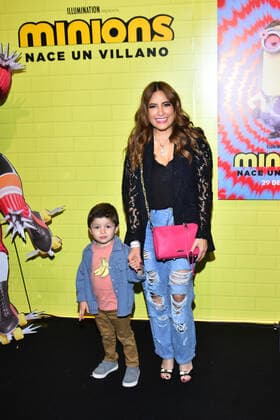 June 26, 2022, Mexico City, Mexico City, Mexico: June 26, 2022, Mexico City, Mexico: Linet Puente accompanied by her son attend during the red carpet of Minions: The Rise of Gru film premiere at Cinemex Antara. on June 26, 2022 in Mexico City, Mexico. Mexico City Mexico - ZUMAe321 20220626_zia_e321_003 Copyright: xCarlosxTischlerx xEyepixxGroupx