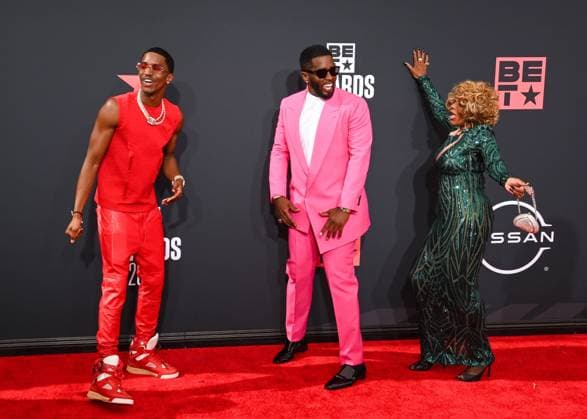 Bilder des Jahres 2022, Entertainment 06 Juni Entertainment Themen der Woche KW25 Entertainment Bilder des Tages 26 June 2022 - Los Angeles, California - Christian Combs, Sean Diddy Combs, Janice Combs. BET Awards 2022. Photo Credit: Billy Bennight AdMedia 281880 2022-06-26 California Los Angeles  Copyright: xAdMediax STAR_281880_074