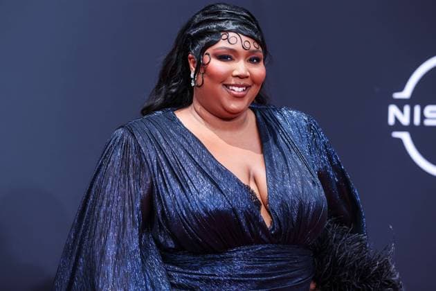 Berühmte Feministinnen, Lizzo BET Awards 2022 - Arrivals American singer Lizzo wearing a custom Gucci feathered gown arrives at the BET Awards 2022 held at Microsoft Theater at L.A. Live on June 26, 2022 in Los Angeles, California, United States. Microsoft Theater at LA Live, Los Angeles, California California United States  Copyright: xImagexPressxAgencyx originalFilename: collin-betaward220627_npNY4.jpg