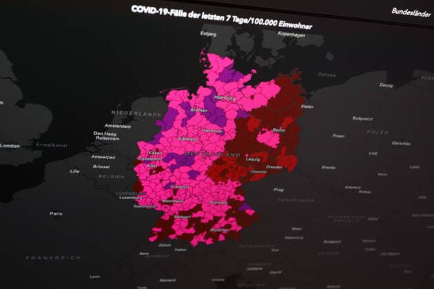 RKI dashboard, 7 day incidence is now 635.8 7 day incidence, RKI dashboard on a monitor on 28 06 2022 in Siegen Germany.