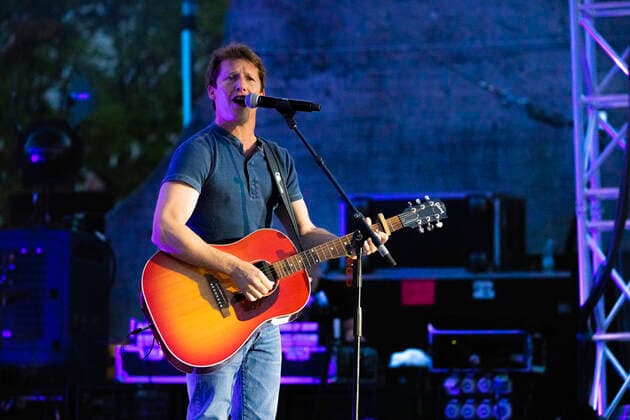 James Blunt James Blunt live concert at Anfiteatro del Vittoriale in Gardone Riviera Brescia Italy June, 27 2022 Gardone Riviera provincia di Brescia Italy  Copyright: xAndreaxRipamontix originalFilename: ripamonti-jamesblu220627_npel6.jpg