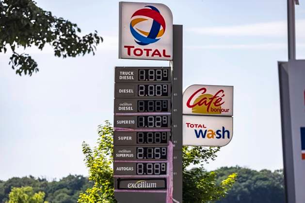 Tankstelle der Marke Total in Wolpertshausen. 25.06.2022: Deutschland, Baden-Württemberg, Braunsbach. *** Total brand gas station in Wolpertshausen 25 06 2022 Germany, Baden Württemberg, Braunsbach