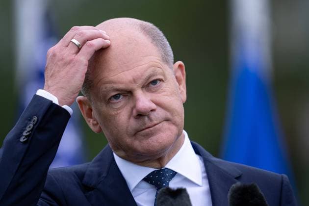 Abschlusspressekonferenz des Bundeskanzlers beim G7 Gipfel auf Schloss Elmau Aktuell, 28.06.2022, Schloss Elmau, Olaf Scholz Bundeskanzler Praesidentschaft G7 Deutschland im Portrait mit besonderer Geste bei der Pressekonferenz zum Abschluss des G7 Treffen auf Schloss Elmau im Rahmen der deutschen Praesidentschaft Schloss Elmau Bayern Deutschland *** Closing press conference of the Chancellor at the G7 Summit at Elmau Castle Current, 28 06 2022, Elmau Castle, Olaf Scholz Chancellor Presidency G7 Germany in portrait with special gesture at the press conference at the end of the G7 meeting at Elmau Castle in the context of the German Presidency Elmau Castle Bavaria Germany