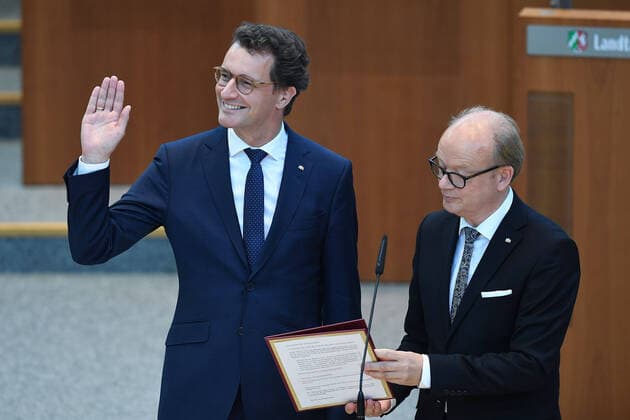Wahl Ministerpräsident Hendrik Wüst am 28.06.2022 im Landtag in Düsseldorf Hendrik Wüst bei seiner Vereidigung zum Ministerpräsidenten von Nordrhein-Westfalen. *** Election Minister President Hendrik Wüst on 28 06 2022 in the state parliament in Düsseldorf Hendrik Wüst at his swearing-in ceremony as Minister President of North Rhine-Westphalia xRx