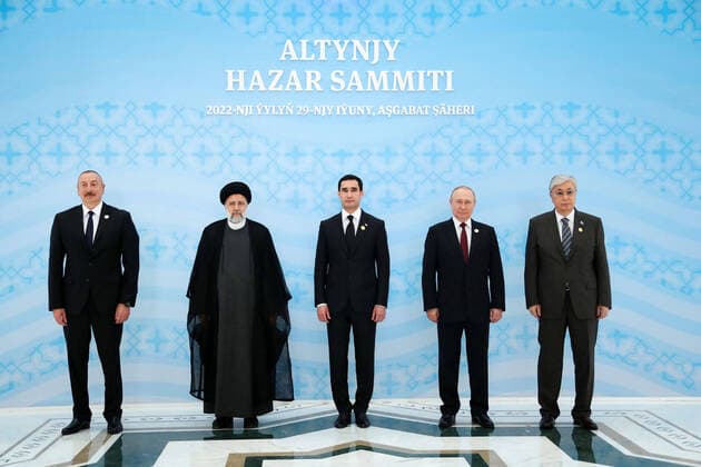 Bilder des Jahres 2022, News 06 Juni News Themen der Woche KW26 News Bilder des Tages Turkmenistan, Gipfel der fünf Anrainerstaaten um das Kaspische Meer in Aschgabat June 29, 2022, ASHKHABAD, ASHKHABAD, TURKMENISTAN: Presidents (from the left respectively) ILHAM ALIYEV of Azerbaijan, EBRAHIM RAISI of Iran, SERDAR BERDYMUKHAMEDOV of Turkmenistan, VLADIMIR PUTIN of Russia, and KASSYM-JOMART TOKAYEV of Kazakhstan pose for a Memorial photo during the 6th Caspian Summit in Ashgabat, Turkmenistan. ASHKHABAD TURKMENISTAN - ZUMAi98_ 20220629_zih_i98_001 Copyright: xIranianxPresidencyx