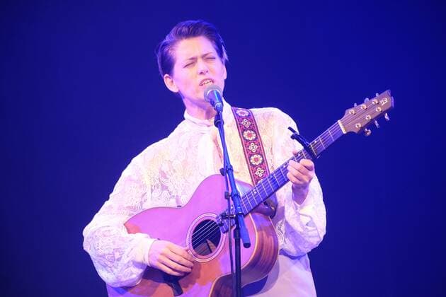 06 28 2022 xkhx Kassel Kulturzelt concert Kat Frankie Australian singer songwriter and guitarist