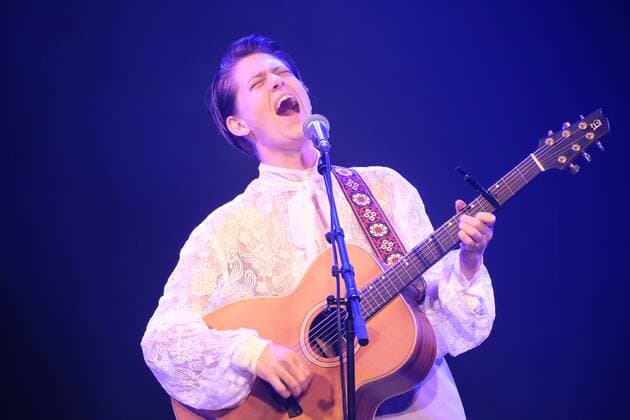 06 28 2022 xkhx Kassel Kulturzelt concert Kat Frankie Australian singer songwriter and guitarist