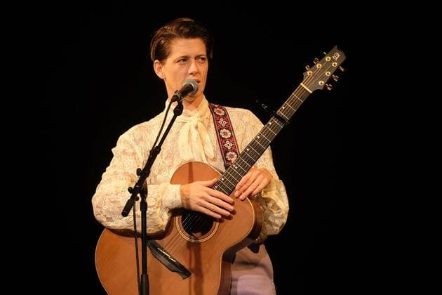 06 28 2022 xkhx Kassel Kulturzelt concert Kat Frankie Australian singer songwriter and guitarist