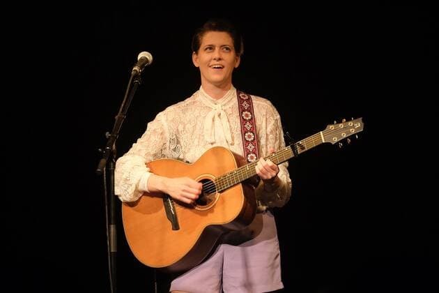 06 28 2022 xkhx Kassel Kulturzelt concert Kat Frankie Australian singer songwriter and guitarist