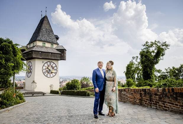 Entertainment Themen der Woche KW26 Entertainment Bilder des Tages 2022-06-29 15:56:18 GRAZ - King Willem-Alexander and Queen Maxima pose at the Uhrturm of the Schlossberg fortress. In Graz, the royal couple concludes the three-day state visit to Austria. ANP SEM VAN DER WAL netherlands out - belgium out *** 2022 06 29 15 56 18 GRAZ King Willem Alexander and Queen Maxima pose at the Uhrturm of the Schlossberg fortress In Graz, the royal couple concludes the three day state visit to Austria ANP SEM VAN DER WAL netherlands out belgium out  Copyright: xx x451118008x originalFilename: 451118008.jpg