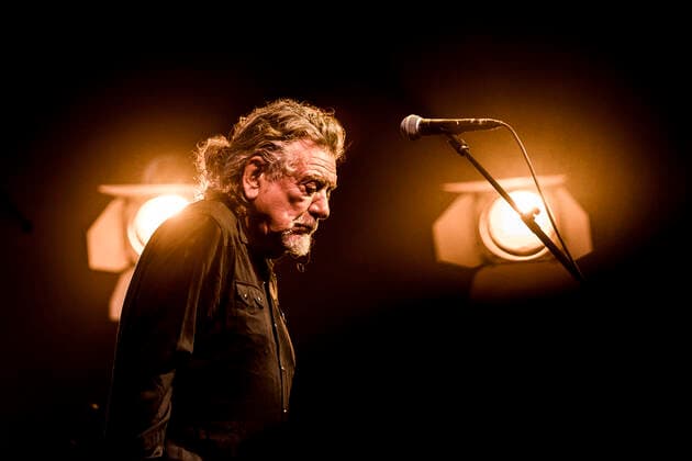 Entertainment Bilder des Tages Robert Plant & Alison Krauss live at Roskilde Festival 2022, Roskilde, Denmark Roskilde, Denmark. 29th, June 2022. The English singer, songwriter and musician Robert Plant (pictured) performs a live concert with the American singer and songwriter Alison Krauss during the Danish music festival Roskilde Festival 2022 in Roskilde. Roskilde Denmark  Copyright: xGonzalesxPhoto LassexLagonix