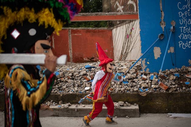 June 29, 2022: Traditional dancers of the Santiagos dance perform their steps during the patron saint festival in honor of Saint Peter - ZUMAqp1_ 20220629_zip_qp1_015 Copyright: xHectorxAdolfoxQuintanarxPerezx