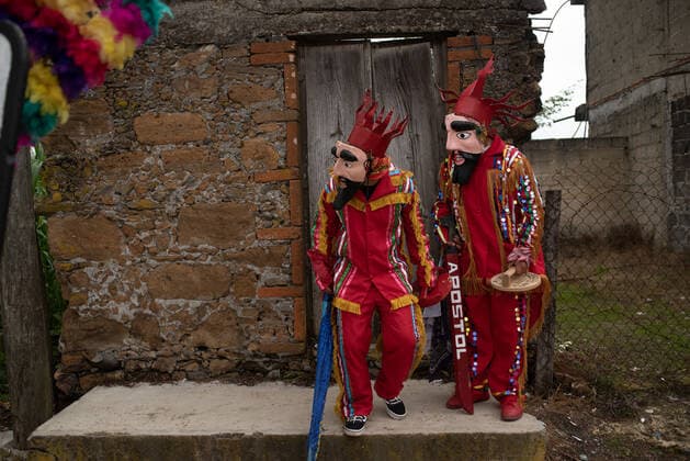 June 29, 2022: Traditional dancers of the Santiagos dance perform their steps during the patron saint festival in honor of Saint Peter - ZUMAqp1_ 20220629_zip_qp1_020 Copyright: xHectorxAdolfoxQuintanarxPerezx