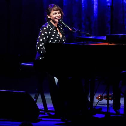 Norah Jones Performs At The Greek Theatre American singer-songwriter Norah Jones performs on stage at The Greek Theatre on June 29, 2022 in Los Angeles, California, United States. The Greek Theatre, Los Angeles, California California United States  Copyright: xImagexPressxAgencyx originalFilename: collin-norahjon220630_nptvW.jpg