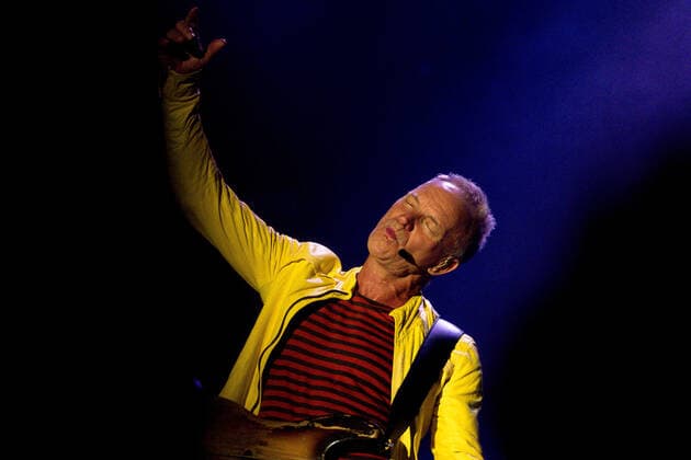 Entertainment Bilder des Tages Le chanteur Sting sur scene interprete ses plus grands succes tournÃ e My songs au festival du Printemps de PÃ rouges Ã Saint-Vulbas, France le 29 06 22. Photo Sandrine Thesillat Panoramic CELEBRITES : Printemps de Perouges - Saint-Vulbas - 29 06 2022 SandrineThesillat Panoramic 