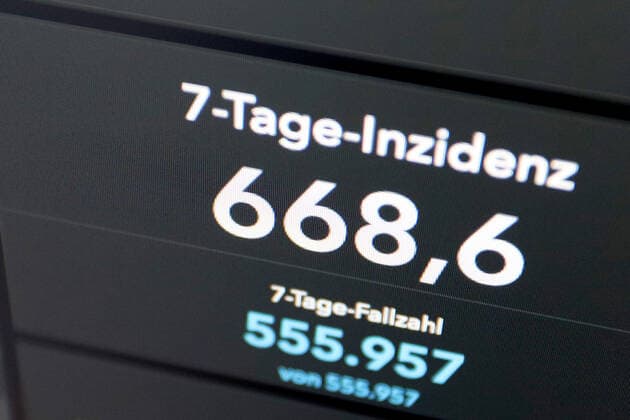 RKI dashboard, 7 day incidence is now 668.6 7 day incidence, RKI dashboard on a monitor on 30 06 2022 in Siegen Germany.
