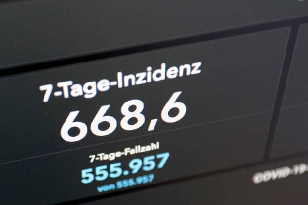 RKI dashboard, 7 day incidence is now 668.6 7 day incidence, RKI dashboard on a monitor on 30 06 2022 in Siegen Germany.