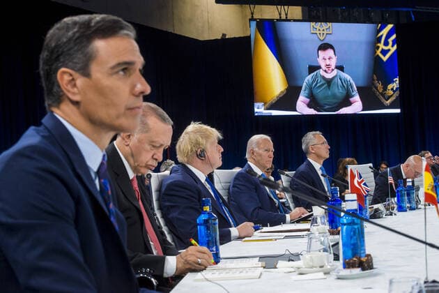 Bilder des Jahres 2022, News 06 Juni News Themen der Woche KW26 News Bilder des Tages NATO heads of state and governments listen on as Ukrainian President Volodymyr Zelenskyy addresses the NATO summit in Madrid, Spain, on Wednesday, June 29, 2022. Photo via NATO  WAX2022063009 NATO