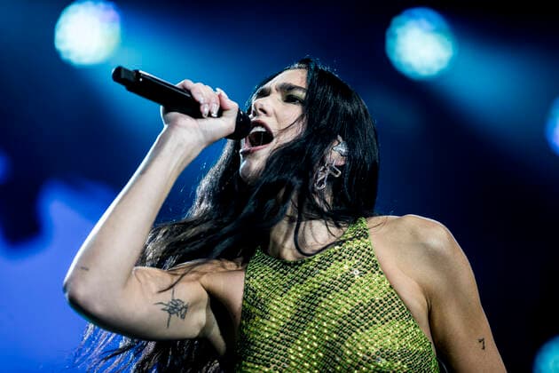Entertainment Bilder des Tages Dua Lipa live at Roskilde Festival 2022, Roskilde, Denmark Roskilde, Denmark. 30th, June 2022. The English singer and songwriter Dua Lipa performs a live concert during the Danish music festival Roskilde Festival 2022 in Roskilde. Roskilde Denmark  Copyright: xGonzalesxPhoto LassexLagonix