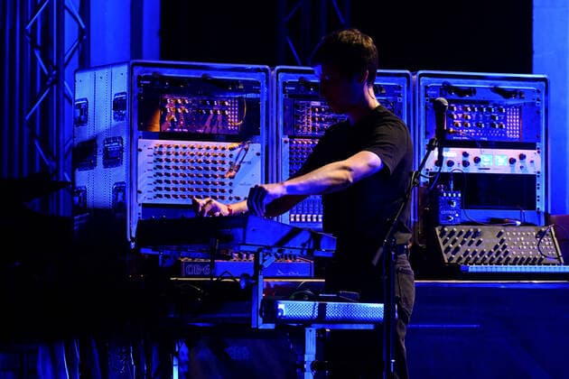 Gabriel Legeleux, dit Superpoze - Le Festival Fnac Live Paris en partenariat avec la Ville de Paris reprend ses quartiers d ete en plein coeur de la capitale. Co organise par la Fnac et la Ville de Paris, le festival revient enfin dans sa forme originelle du 29 juin au 1er juillet. Pour sa 11e edition, cet evenement unique et singulier au coeur de Paris proposera sur ses 3 soirees 29 concerts gratuits sur le Parvis de l Hotel de Ville ainsi que dans ses Salons. NEWS : Le Festival Fnac Live Paris 2022 - 30 06 2022 LionelUrman Panoramic 