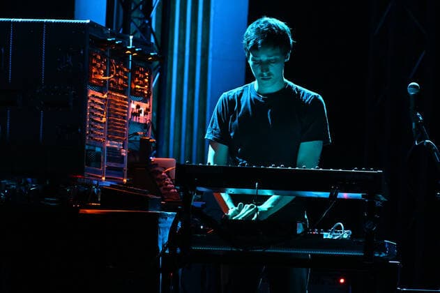 Gabriel Legeleux, dit Superpoze - Le Festival Fnac Live Paris en partenariat avec la Ville de Paris reprend ses quartiers d ete en plein coeur de la capitale. Co organise par la Fnac et la Ville de Paris, le festival revient enfin dans sa forme originelle du 29 juin au 1er juillet. Pour sa 11e edition, cet evenement unique et singulier au coeur de Paris proposera sur ses 3 soirees 29 concerts gratuits sur le Parvis de l Hotel de Ville ainsi que dans ses Salons. NEWS : Le Festival Fnac Live Paris 2022 - 30 06 2022 LionelUrman Panoramic 
