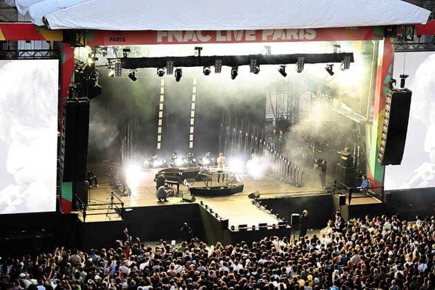 William Reze, dit Thylacine - Le Festival Fnac Live Paris en partenariat avec la Ville de Paris reprend ses quartiers d ete en plein coeur de la capitale. Co organise par la Fnac et la Ville de Paris, le festival revient enfin dans sa forme originelle du 29 juin au 1er juillet. Pour sa 11e edition, cet evenement unique et singulier au coeur de Paris proposera sur ses 3 soirees 29 concerts gratuits sur le Parvis de l Hotel de Ville ainsi que dans ses Salons. NEWS : Le Festival Fnac Live Paris 2022 - 30 06 2022 LionelUrman Panoramic 