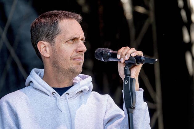 Le chanteur Fabien Marsaud dit Grand Corps Malade en rÃ pÃ tition sur la scene du festival du Printemps de Pirogues Ã la Plaine de l?Ain Ã Saint-Vulbas (01), France le 01 07 2022. CELEBRITES : Festival du Printemps de Pirogues Ã la Plaine de l?Ain Ã Saint-Vulbas - 01 07 2022 SandrineThesillat Panoramic 