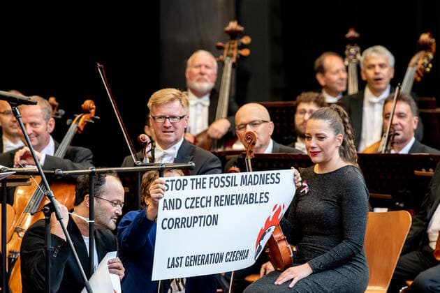 Climate activists disrupted the start of the Concert for Europe by Czech Philharmonic, within Smetana s Litomysl music festival and Czech EU presidency, on July 1, 2022, in Litomysl, Czech Republic. (CTKxPhoto DavidxTanecek) CTKPhotoP2022070108686  _TAD7216