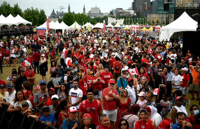 July 1, 2022, Ottawa, ON, CAN: People cheer as they look towards the stage at the conclusion of the noon hour show during Canada Day celebrations at Lebreton Flats in Ottawa, on Friday, July 1, 2022. Ottawa CAN  - ZUMAc35_ 20220701_zaf_c35_037 Copyright: xJustinxTangx